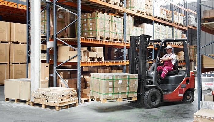 Warehouse forklift operator moving pallets as part of advanced 3PL capabilities to streamline logistics and minimise supply chain risks.