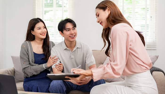 Fee-Only Advisors Offer Broad Financial Help - Startupeditor | Startup Editor Fee-Only Fiduciary Advisors in Santa Monica providing personalized financial guidance to a couple during a one-on-one investment planning session