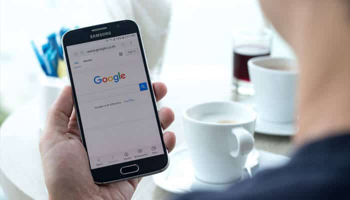 Mobile Devices - Startupeditor | Startup Editor Why Does My Search Engine Keep Changing to Yahoo as a smartphone screen shows Google search with the issue of the search engine changing to Yahoo