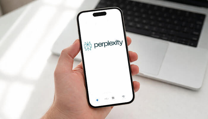 What Arabic Users Can Expect When Using Perplexity AI - Startupeditor | Startup Editor Perplexity AI Arabic language support on smartphone showing AI-powered search engine interface for processing Arabic queries and delivering real-time answers.