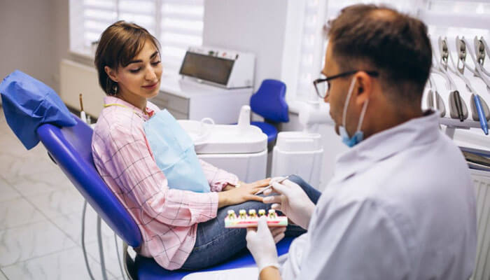 Why Valplast Partial Cost Varies So Much - Startupeditor | Startup Editor Dentist explaining Valplast partial cost to a patient during a dental consultation