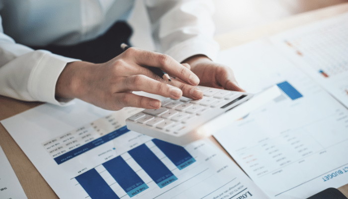 Window and Door Installer Marketing 2 | Startup Editor Window and Door Installer Marketing budget planning with a calculator, reports, and lead generation data.