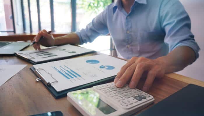 Does The Repayment Shape Match The Cash Shape - Startup Editor | Startup Editor Good Debt vs. Bad Debt analysis showing business owners reviewing cash flow, loan repayment plans, financial charts, and smart debt management strategies.