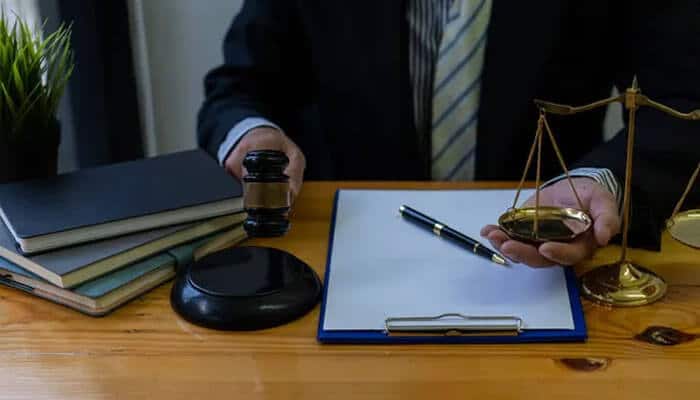 Not All Court Papers Follow the Same Service Rules - Startup Editor | Startup Editor How Late Can a Process Server Come to Your Home legal concept shown with a judge’s gavel, scales of justice, case files, and court documents.