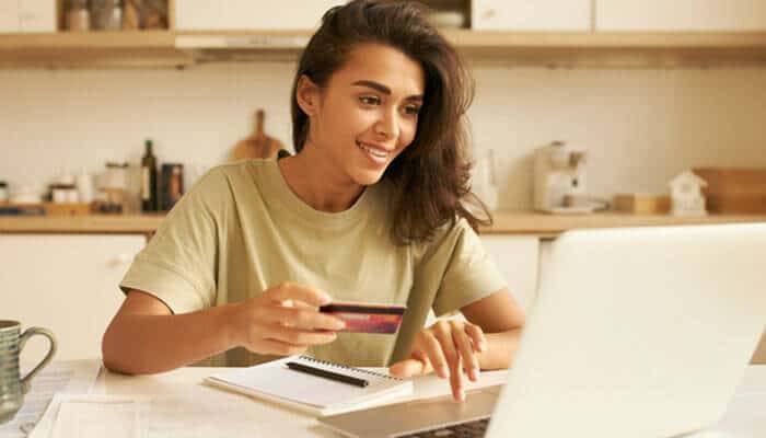 What Happens If You Miss a CRI Student Loan Payment? - Startup Editor | Startup Editor Borrower making an online payment for CRI Student Loans while managing repayment schedules, Auto Pay, and federal student loan account details.