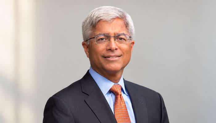 Pedro Pizarro's Leadership Style - Startup Editor | Startup Editor Pedro Pizarro executive portrait representing Edison International leadership, energy innovation, grid modernization, and corporate strategy.