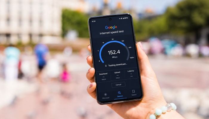 Google Speed Test for Mobile Internet - Startup Editor | Startup Editor Google Speed Test running on a smartphone outdoors, displaying a 152.4 Mbps mobile internet download-speed measurement.