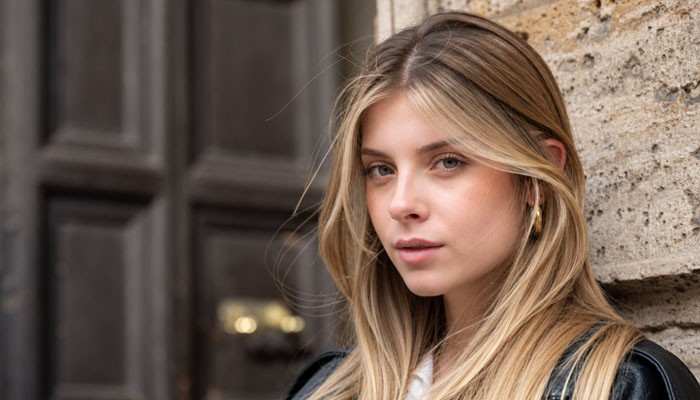 How Much Maintenance Does Money Piece Hair Need? - Startup Editor | Startup Editor Money Piece Hair style featuring soft blonde face-framing highlights blended with natural hair color for an elegant and dimensional appearance.