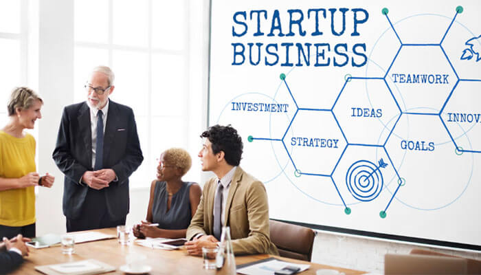 10 Core Characteristics of Startup Nature - Startup Editor | Startup Editor Startup Nature concept showing entrepreneurs discussing business strategy, teamwork, investment, innovation, and growth opportunities in a startup ecosystem.