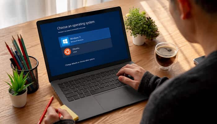 How to Choose the Default Operating System - Startup Editor | Startup Editor How to Set Up Dual Boot on a laptop with Windows 11 and Ubuntu Linux displayed as startup operating system options.