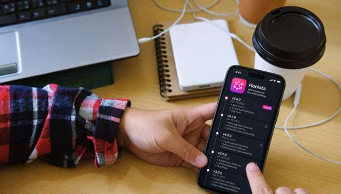 Honista Version History and Major Changes - Startup Editor | Startup Editor Honista APK Download Old Version version history displayed on a smartphone with multiple releases, updates, and feature changes