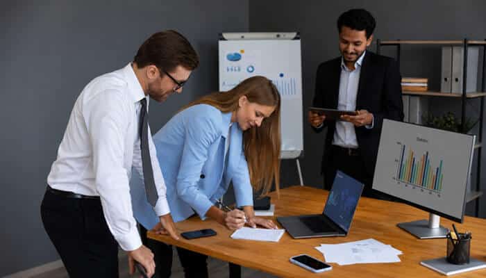 What Should a Small Business IT Support Package Include? - Startup Editor | Startup Editor Small Business IT Support professionals reviewing laptops, software systems, and business data to improve technology management and workplace productivity.