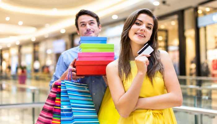 Types of Consumer Incentives - Startup Editor | Startup Editor Consumer Incentives in retail showing shoppers with shopping bags and a payment card, representing discounts, rewards, and purchase promotions.